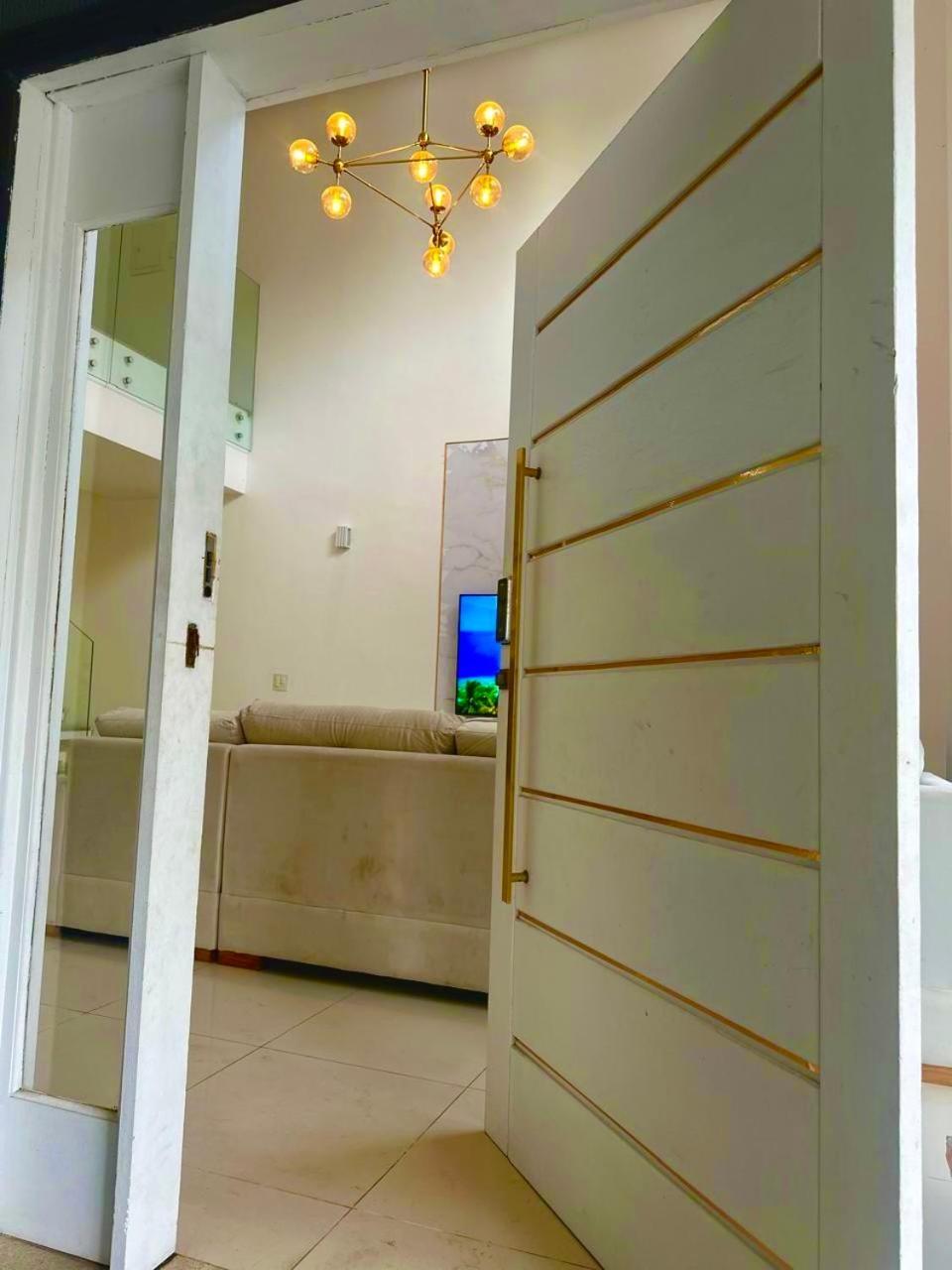 Casa Com Piscina De Luxo Com Piscina 4 Quartos